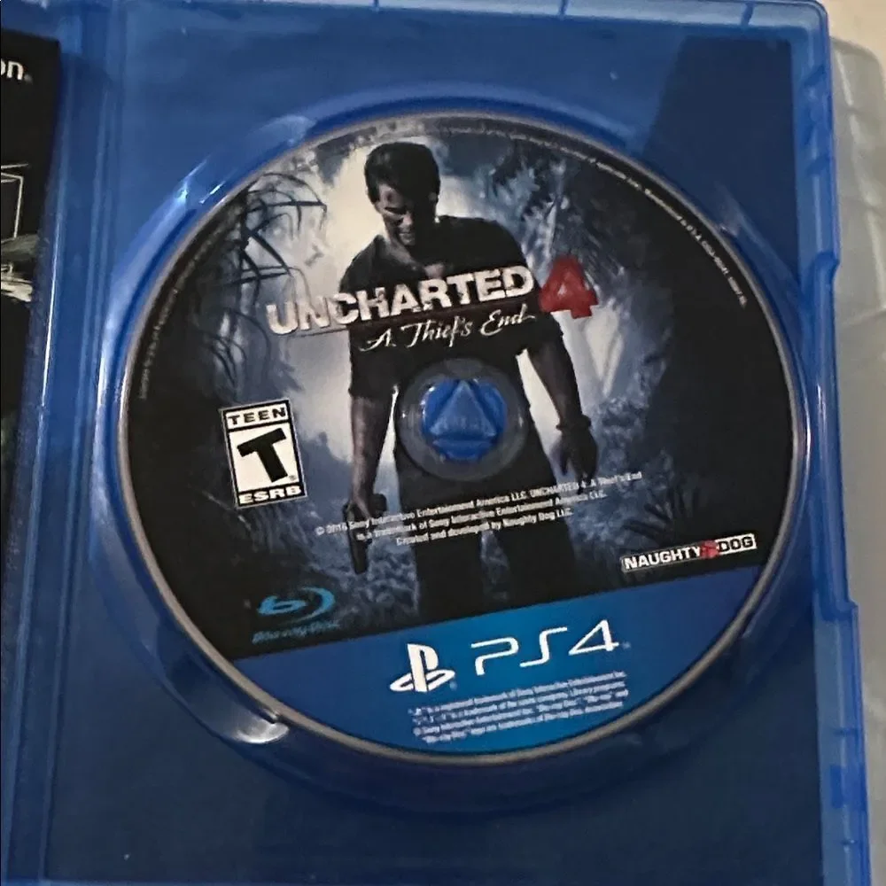 Uncharted 4: A Thief's End for PS4 - Blue Case
